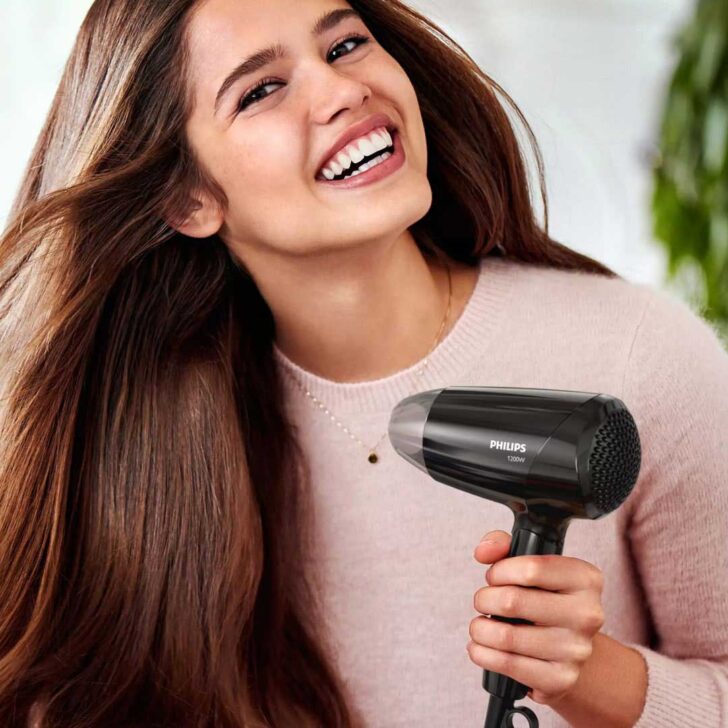 استفاده از سشوار برای خشک‌کردن مو