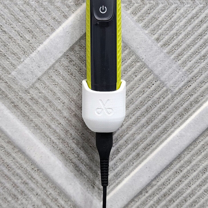 استند نگهدارنده وانبلید نصب شده روی سرامیک و در حال شارژ